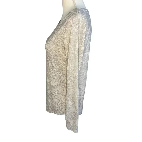 Simply Vera Vera Wang Women’s Small Light Gray Embossed Floral Print Top - Picture 3 of 4